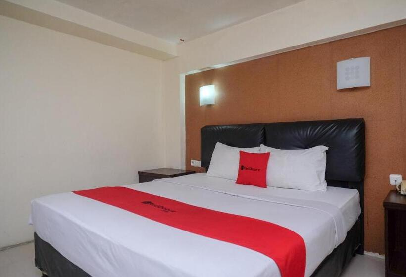 Номер Superior, Reddoorz Plus At Grand Populer