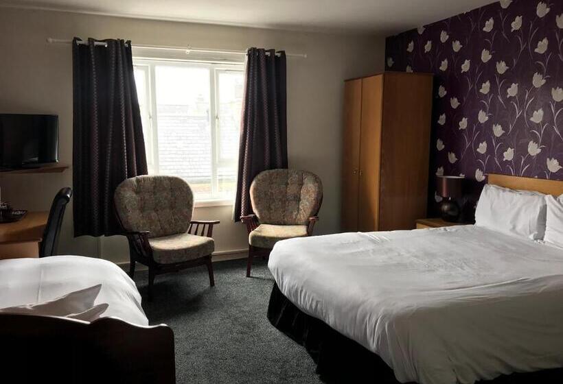 חדר סטנדרט לשלושה, The Old Coach House