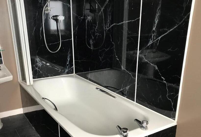 חדר סטנדרט, The Old Coach House