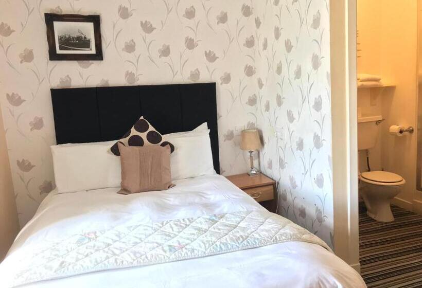 חדר בסיסי, The Old Coach House