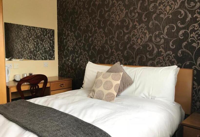 חדר בסיסי, The Old Coach House