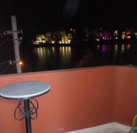 Deluxe room with river view, El Prince Guesthouse