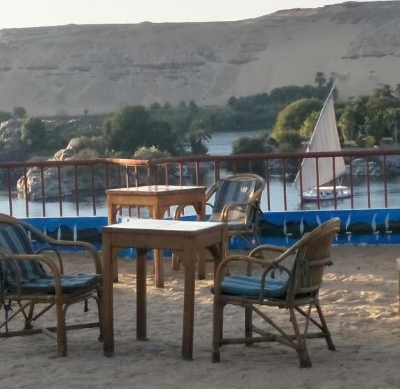 اتاق لوکس با چشم‌انداز دریا, El Prince Guesthouse