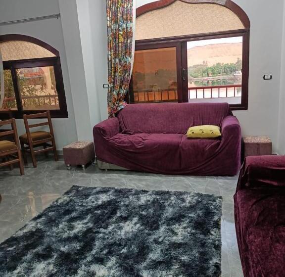 带1个卧室的带海景的公寓, El Prince Guesthouse