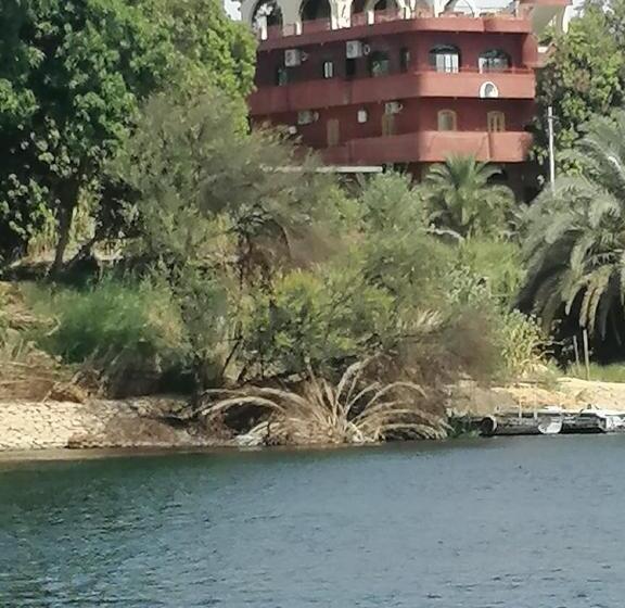 Deluxe room with river view, El Prince Guesthouse