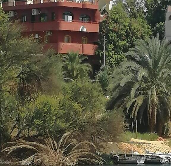 Deluxe room with river view, El Prince Guesthouse