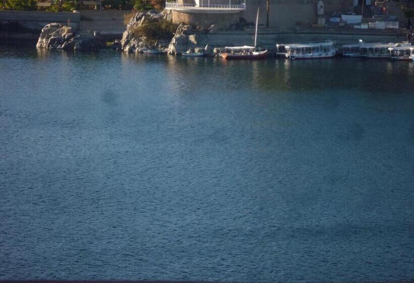 Deluxe room with river view, El Prince Guesthouse