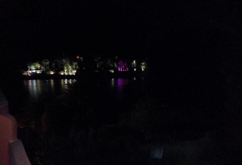 Deluxe room with river view, El Prince Guesthouse