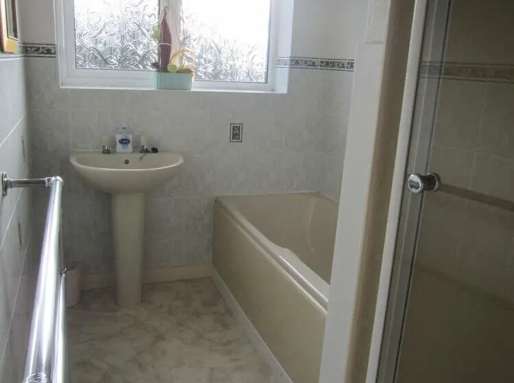 バス共有のスタンダードルーム, Holcombe Guest House