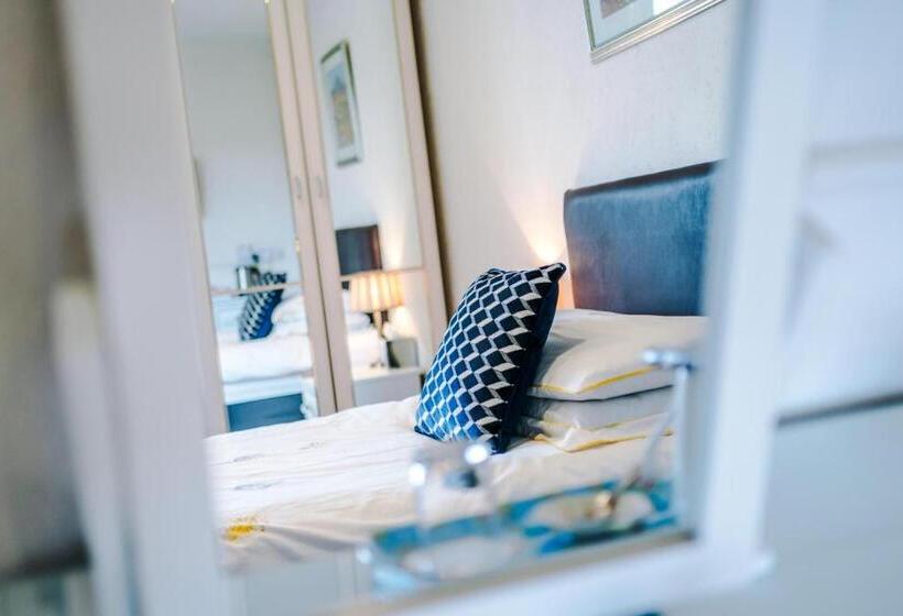 스탠다드 싱글 룸 공동욕실, Holcombe Guest House