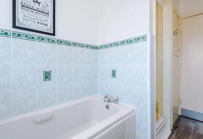 バス共有のスタンダードルーム, Holcombe Guest House