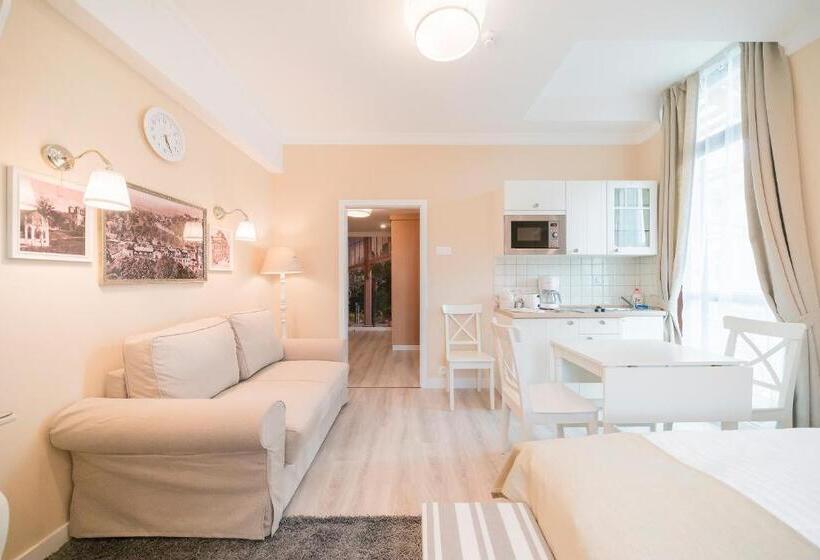 スタンダードスタジオ, Revelton Studios Františkovy Lázně