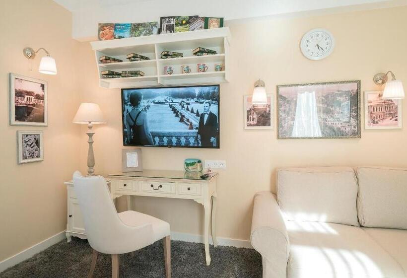 スタンダードスタジオ, Revelton Studios Františkovy Lázně