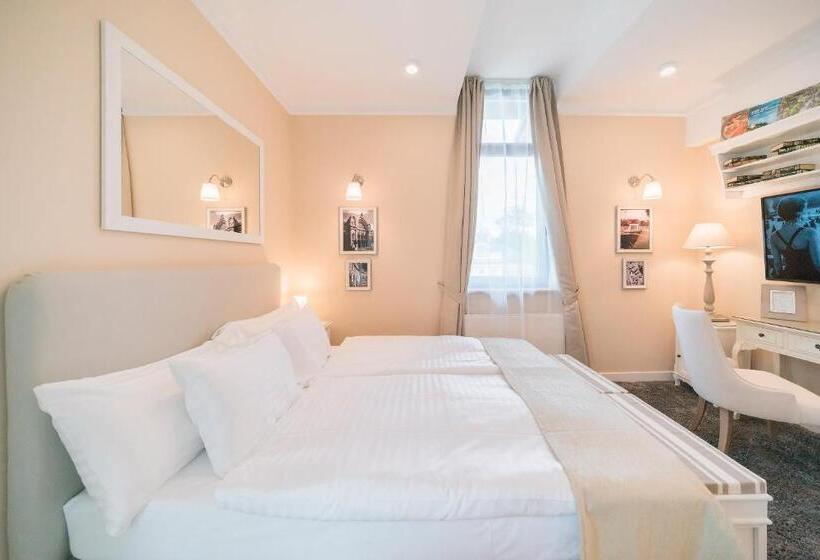 スタンダードスタジオ, Revelton Studios Františkovy Lázně