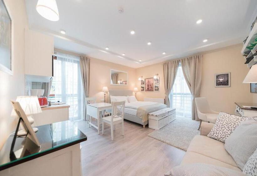 スタンダードスタジオ, Revelton Studios Františkovy Lázně