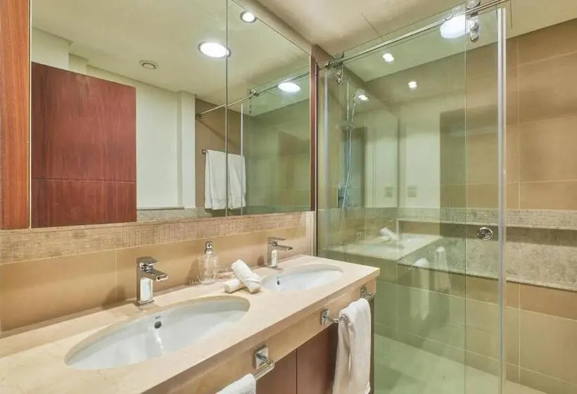 آپارتمان 2 خوابه با بالکن, Room In An 4br High Rise With Burj Khalifa And Fountain Views