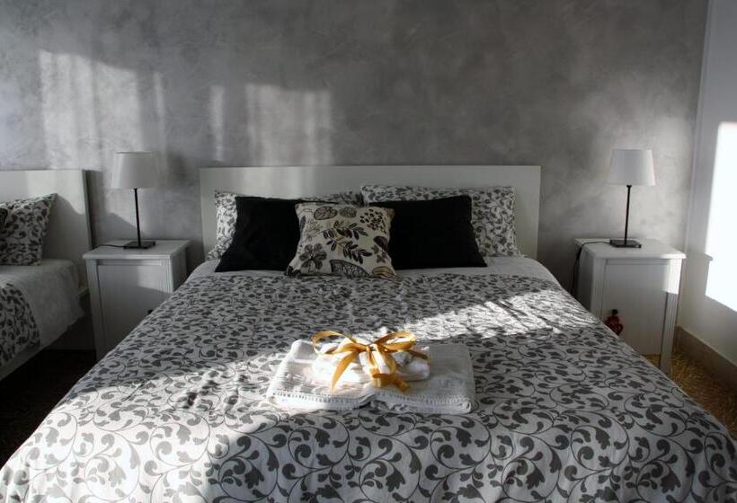 اتاق سه نفره سوپریور با چشم‌انداز دریا, Central House