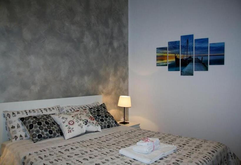 اتاق استاندارد سه نفره, Central House