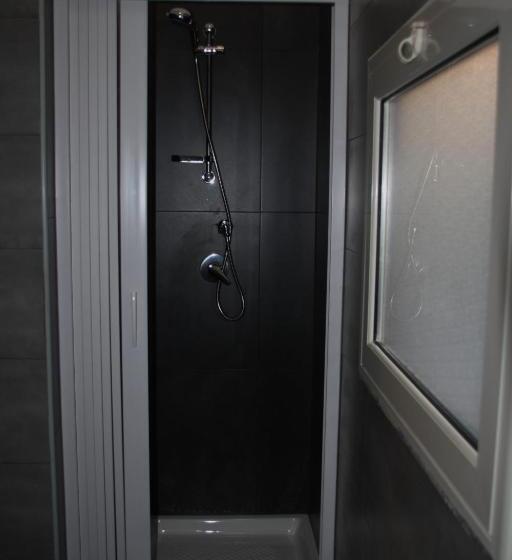 اتاق استاندارد یک نفره, Central House