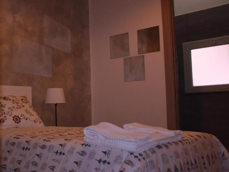 اتاق استاندارد یک نفره, Central House