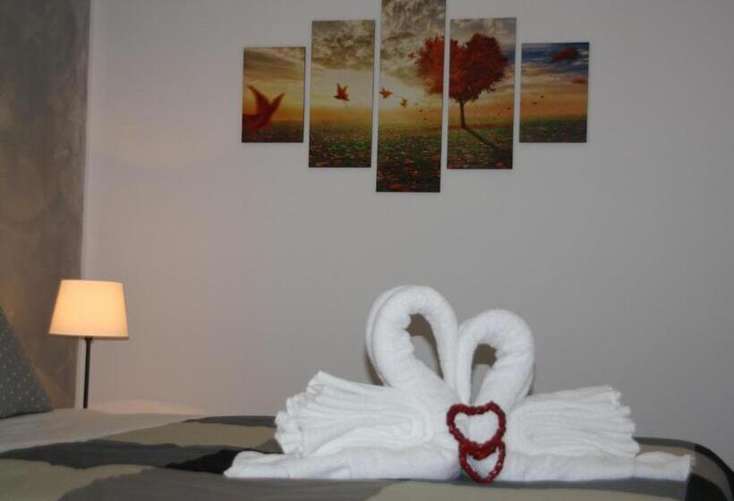 اتاق سه نفره سوپریور با چشم‌انداز دریا, Central House