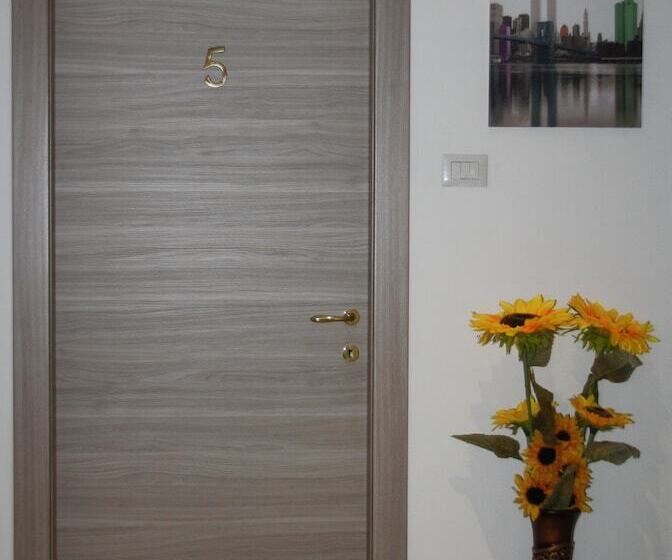 اتاق استاندارد, Central House