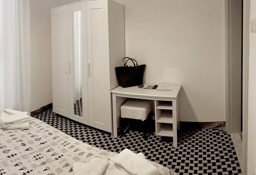 اتاق استاندارد یک نفره, Central House