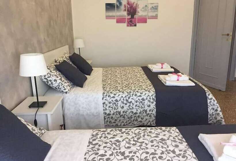 اتاق استاندارد سه نفره, Central House