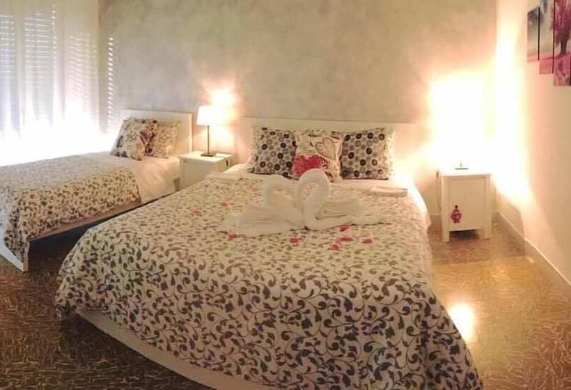 اتاق سه نفره سوپریور با چشم‌انداز دریا, Central House