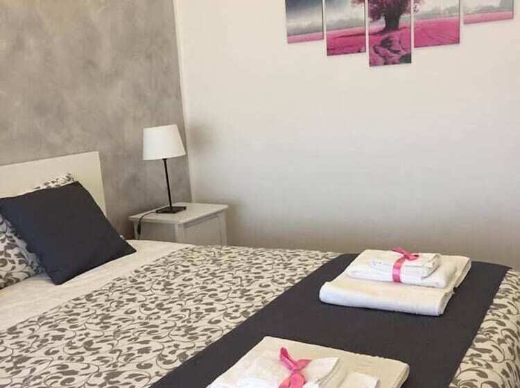 اتاق سه نفره سوپریور با چشم‌انداز دریا, Central House