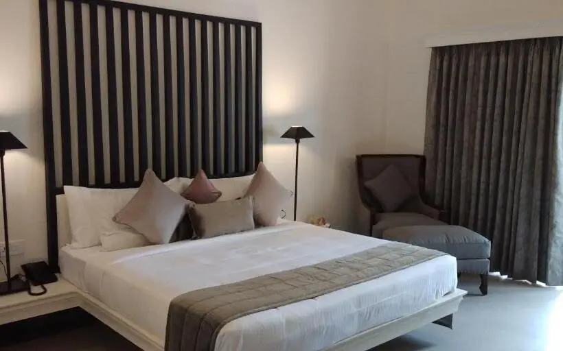 キングサイズベッドのスタンダードルーム, Andores Resort And Spa Calangute
