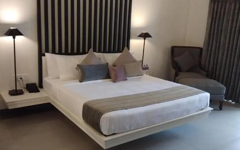 キングサイズベッドのスタンダードルーム, Andores Resort And Spa Calangute