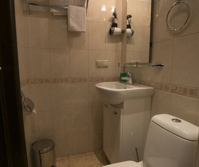 חדר אקונומי יחיד, Antis House Uninn