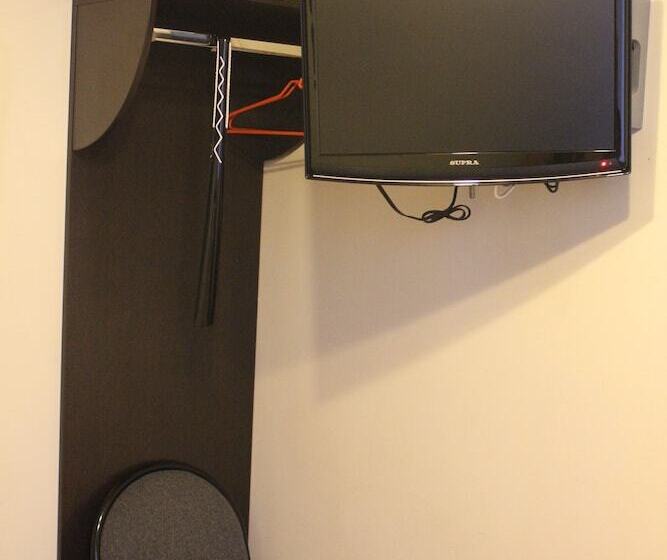 חדר אקונומי, Antis House Uninn