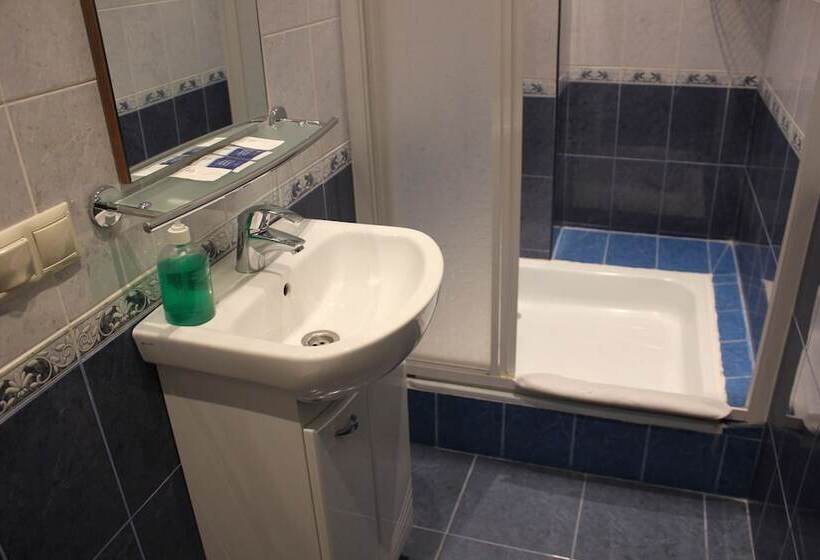 חדר אקונומי, Antis House Uninn