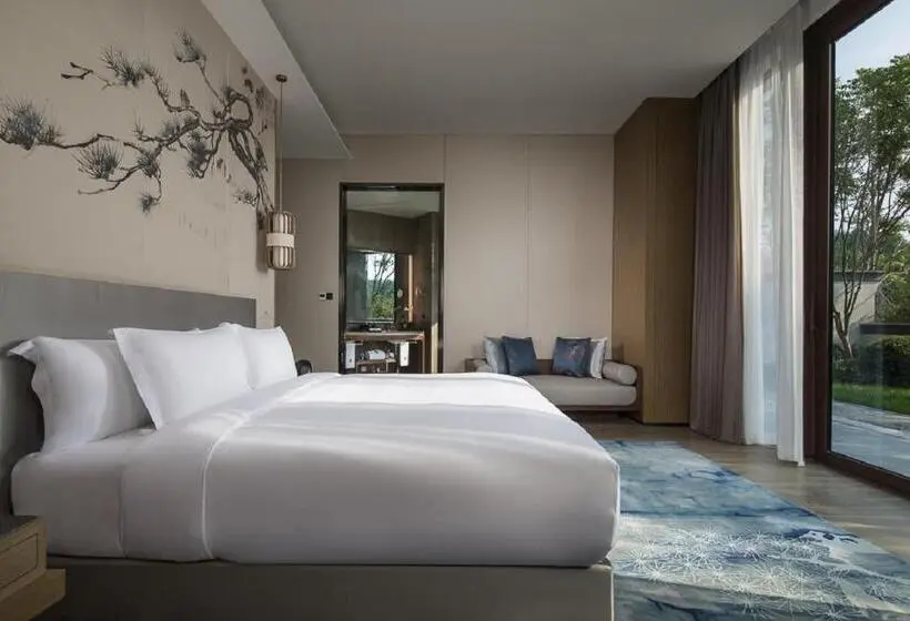 キングサイズベッドのスタンダードルーム, Banyan Tree Anji