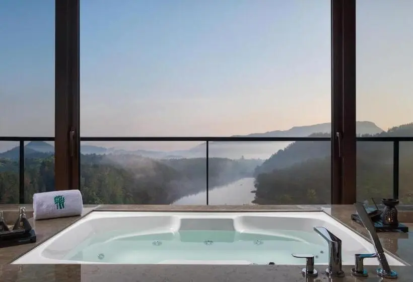 景色の見えるスイートルーム, Banyan Tree Anji