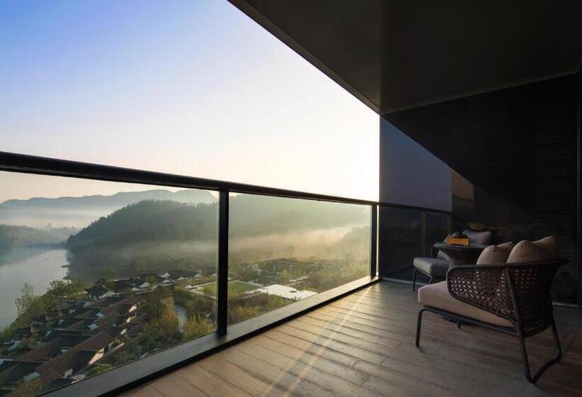 Suite with lake view, Banyan Tree Anji