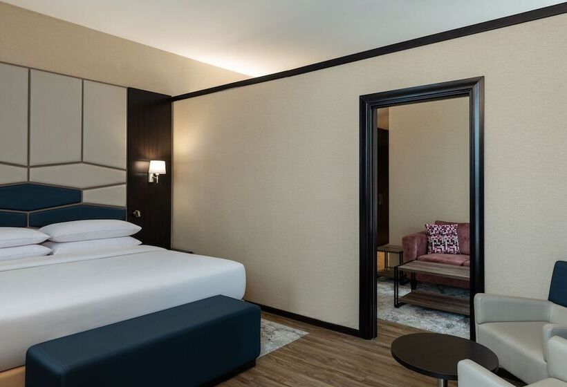 Полулюкс, Four Points By Sheraton Production City, Dubai