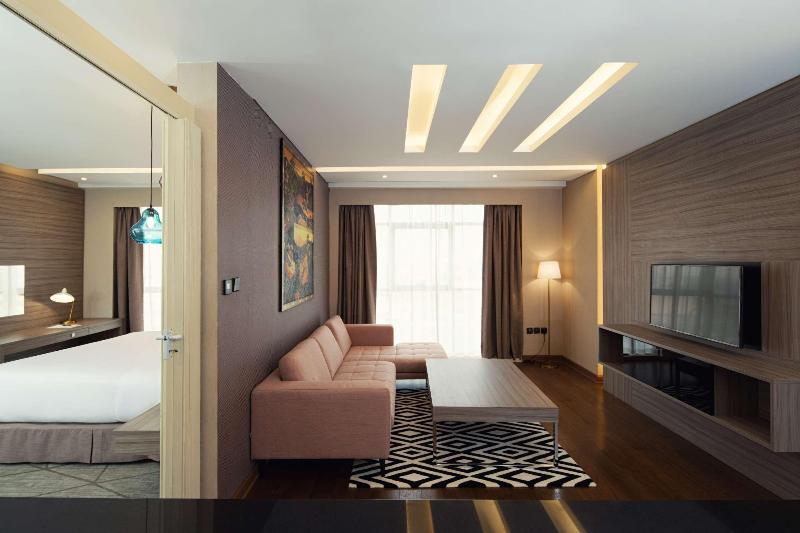 Полулюкс, Four Points By Sheraton Production City, Dubai