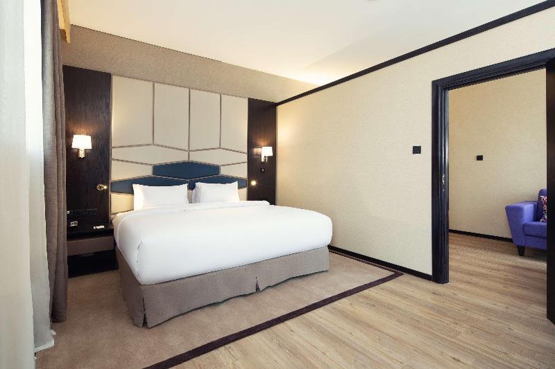 Полулюкс, Four Points By Sheraton Production City, Dubai