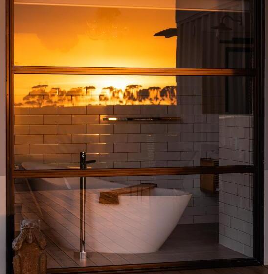 חדר דחוקס עם מיטת קינג, California Road At Inkwell Wines