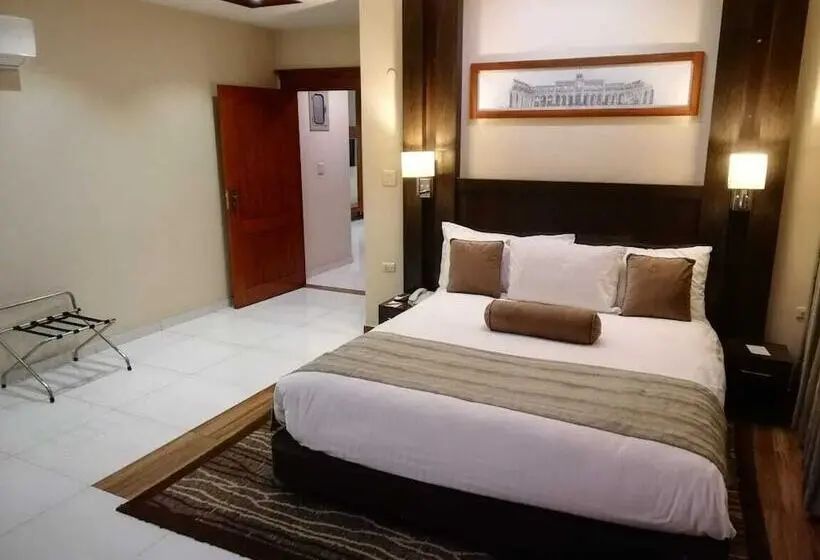 سوییت لوکس, Avari Xpress Faisalabad