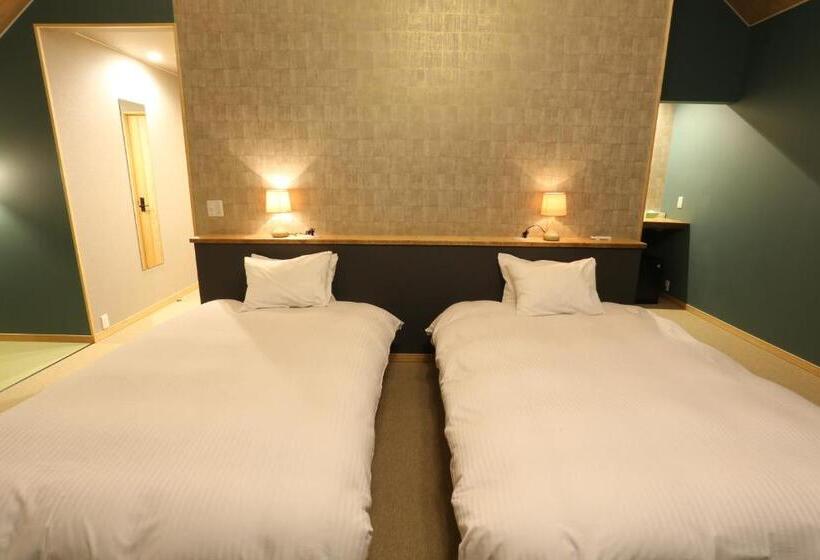 חדר סופריור, Element