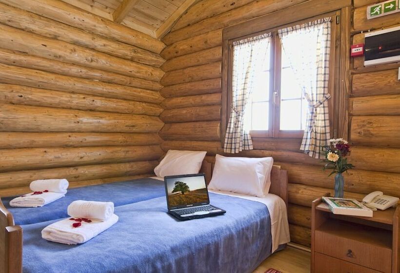 בקתת חדר, Sfendamos Wood Village