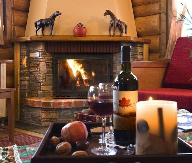 샬레, Sfendamos Wood Village