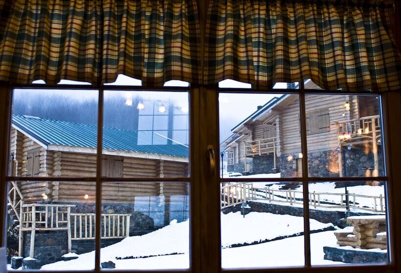 샬레, Sfendamos Wood Village