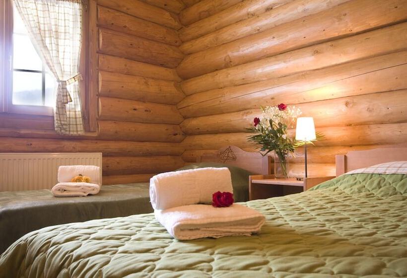 샬레, Sfendamos Wood Village