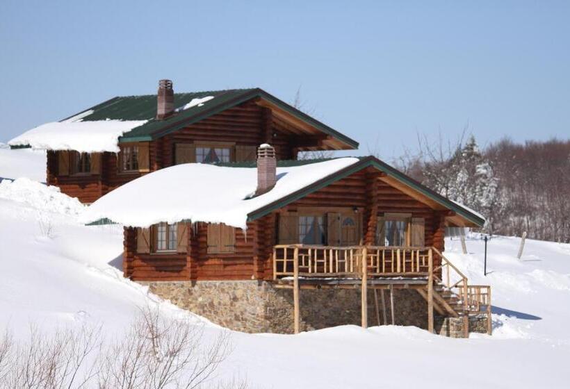 בקתת חדר, Sfendamos Wood Village