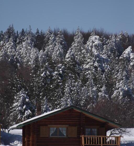 בקתת חדר, Sfendamos Wood Village